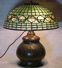 Meyda Black 129286 - ORIGINAL TIFFANY ACORN W/TOBACCO LEAF TABLE LAMP